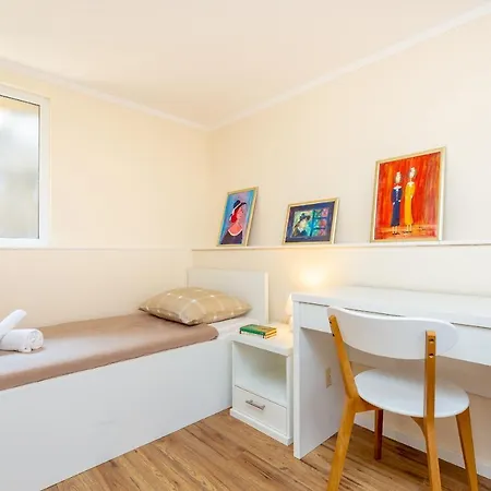 Hiden Garden Apartment *