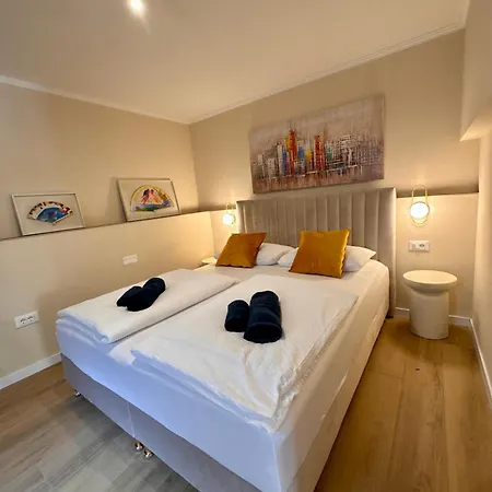 Hiden Garden Apartment *