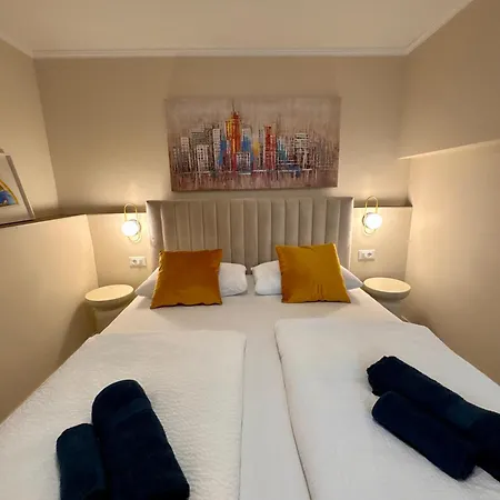 Hiden Garden Apartment *